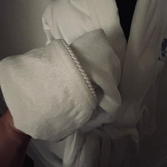 The Ritz-Carlton White Plush Robe - Picture 5 of 8